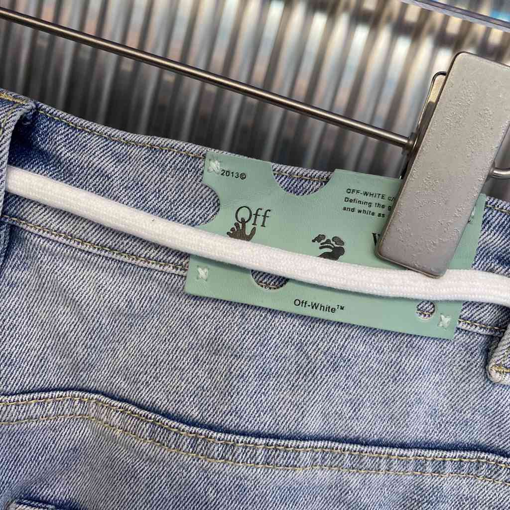 OFF WHITE